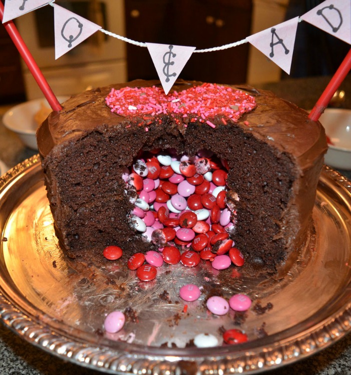 chocolate-pinata-cake-heart-surprise-M&Ms
