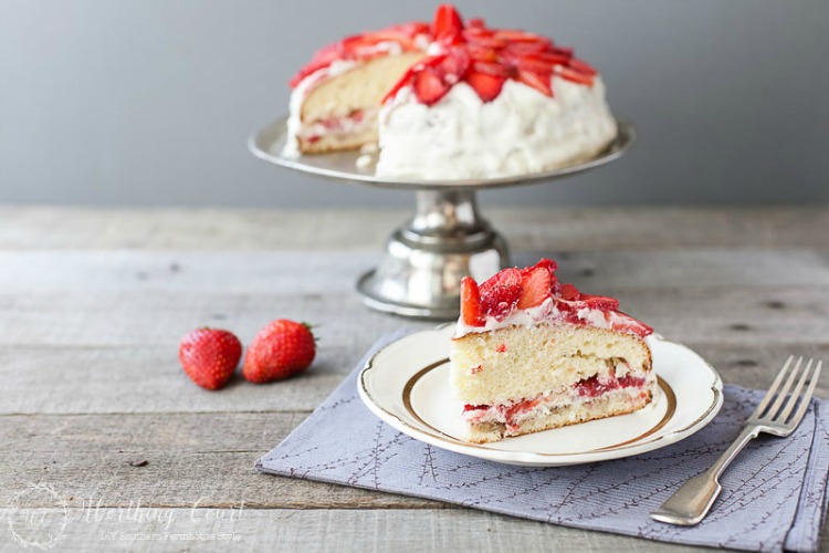 Strawberry-Cake-Recipe-With-Buttercream-Frosting-1